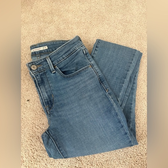 Levi's Women's Mid-Rise Super Skinny Jeans Light Wash Blue Size 4 - Picture 3 of 6